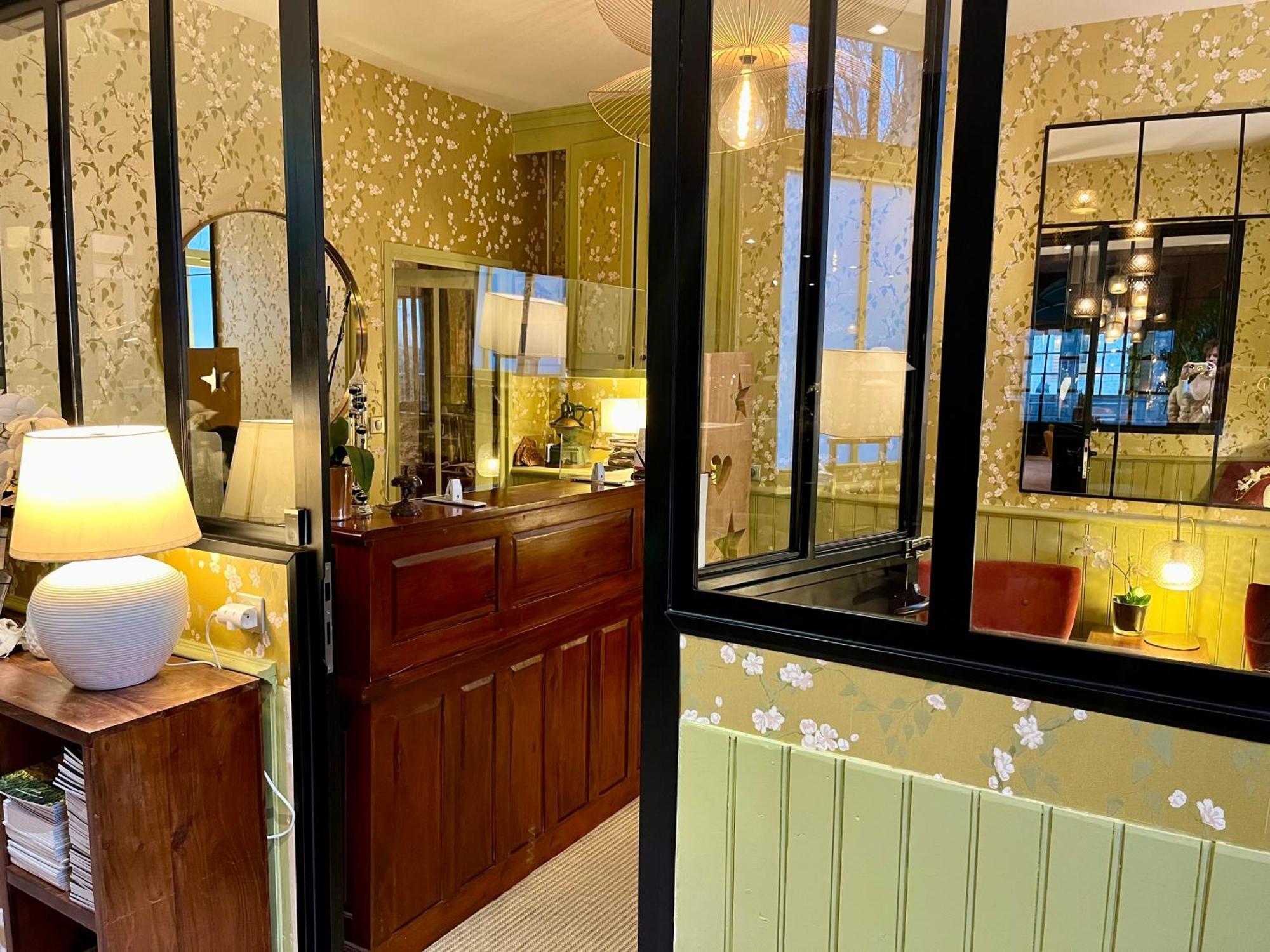 Logis Hotel Des Messageries أربويس المظهر الخارجي الصورة