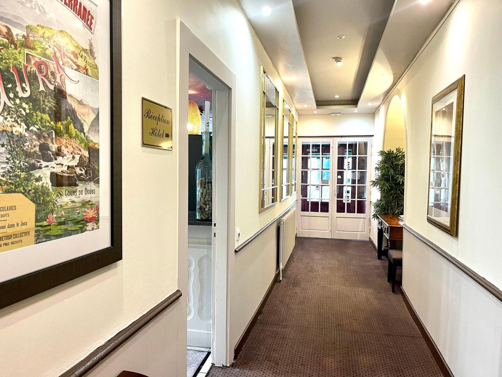Logis Hotel Des Messageries أربويس المظهر الخارجي الصورة
