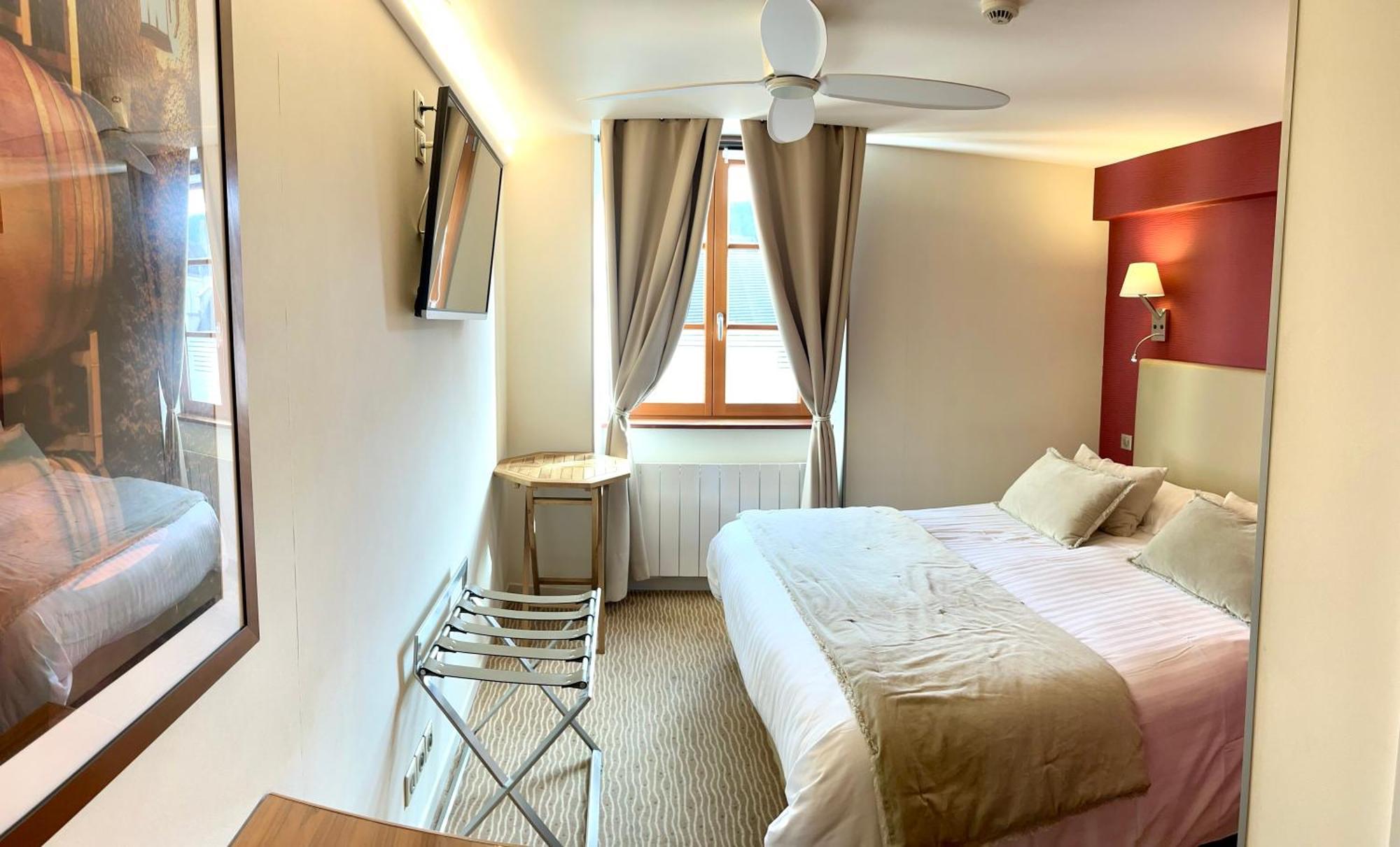 Logis Hotel Des Messageries أربويس المظهر الخارجي الصورة