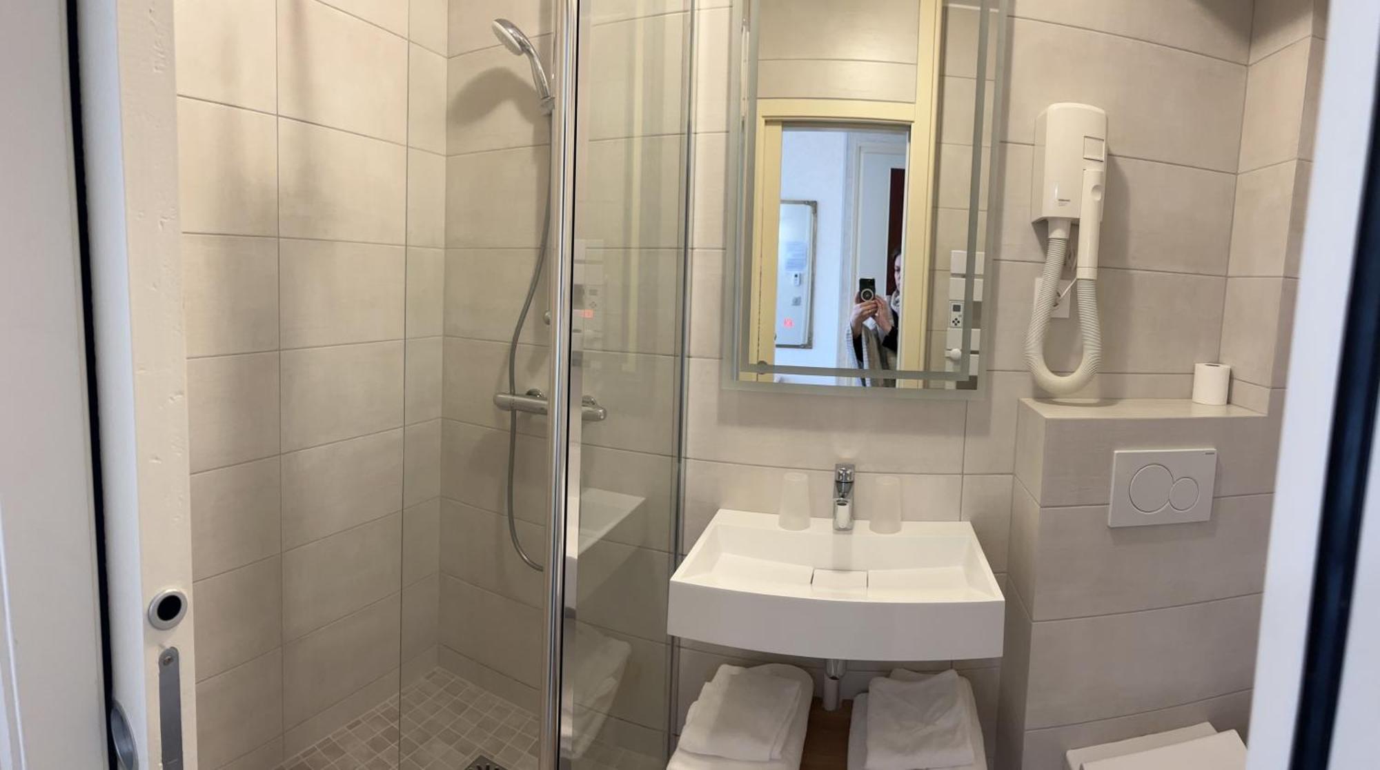 Logis Hotel Des Messageries أربويس الغرفة الصورة