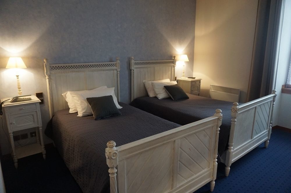 Logis Hotel Des Messageries أربويس المظهر الخارجي الصورة