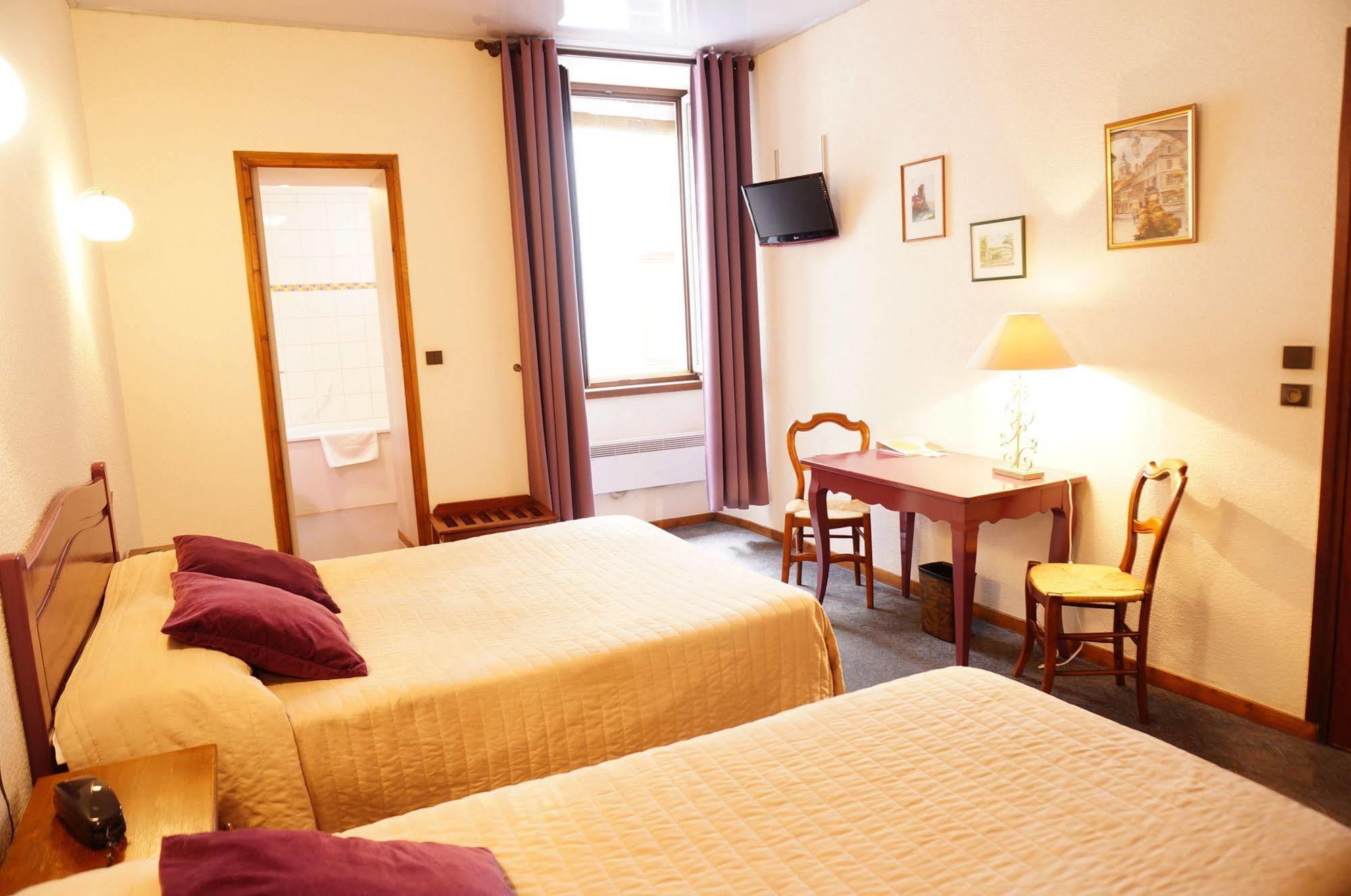 Logis Hotel Des Messageries أربويس المظهر الخارجي الصورة