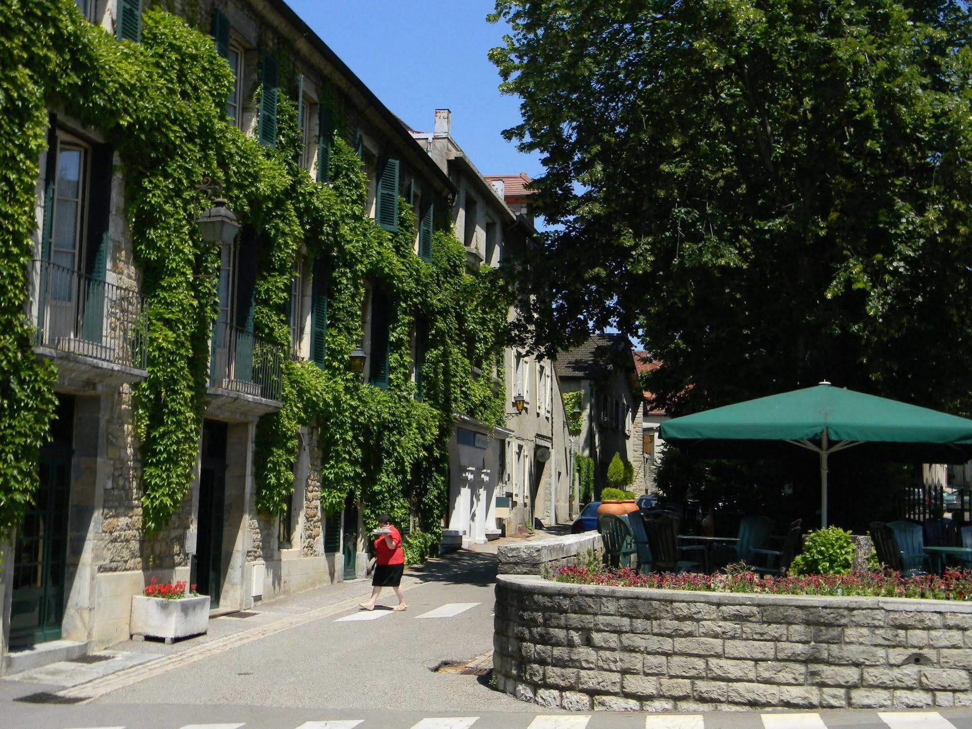 Logis Hotel Des Messageries أربويس المظهر الخارجي الصورة