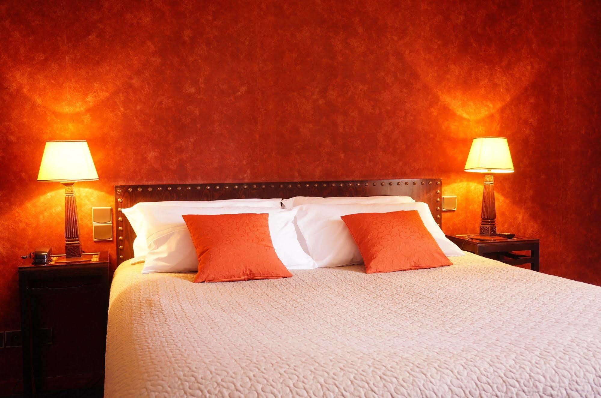 Logis Hotel Des Messageries أربويس المظهر الخارجي الصورة