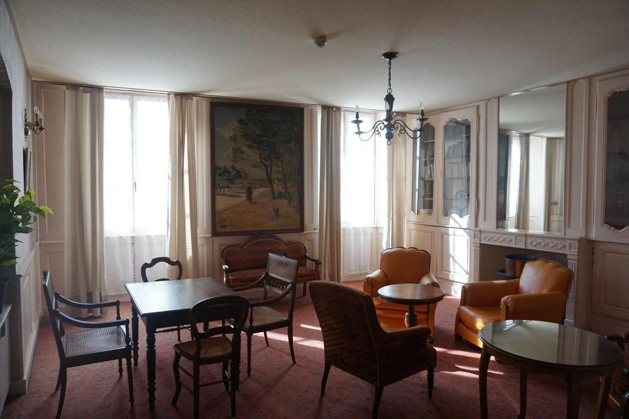 Logis Hotel Des Messageries أربويس المظهر الخارجي الصورة