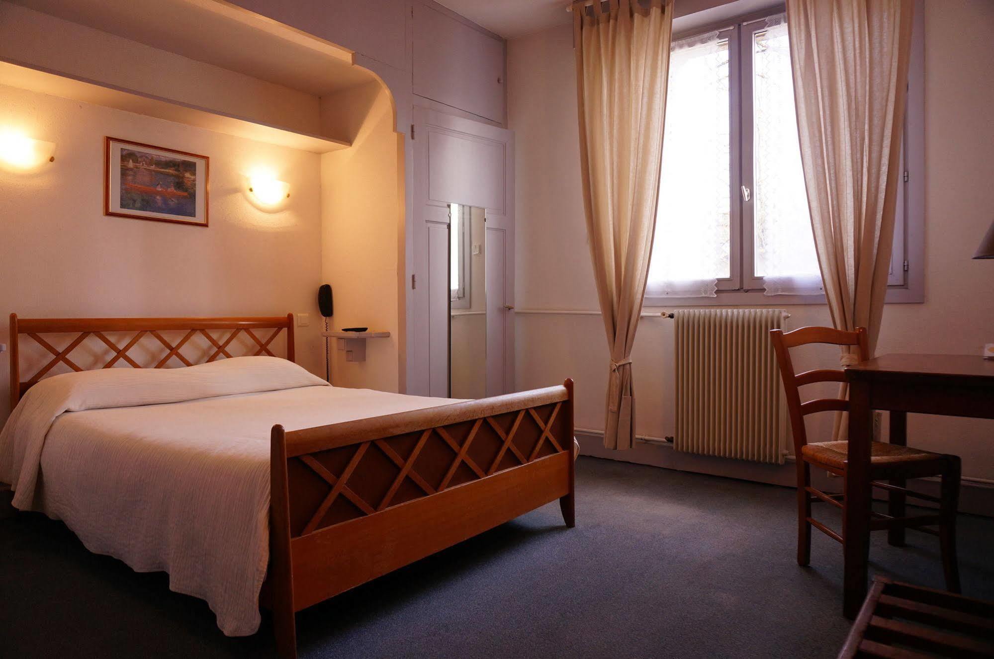 Logis Hotel Des Messageries أربويس المظهر الخارجي الصورة