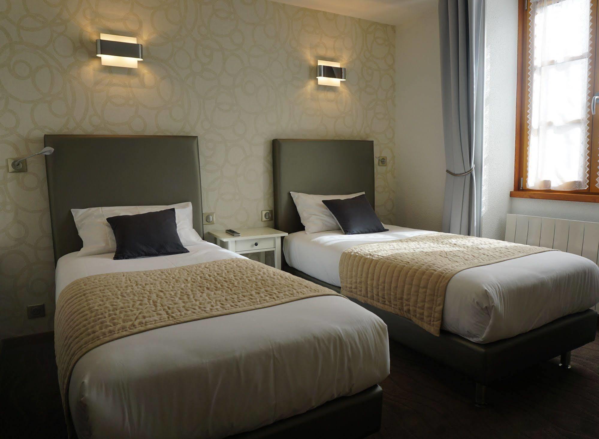 Logis Hotel Des Messageries أربويس المظهر الخارجي الصورة
