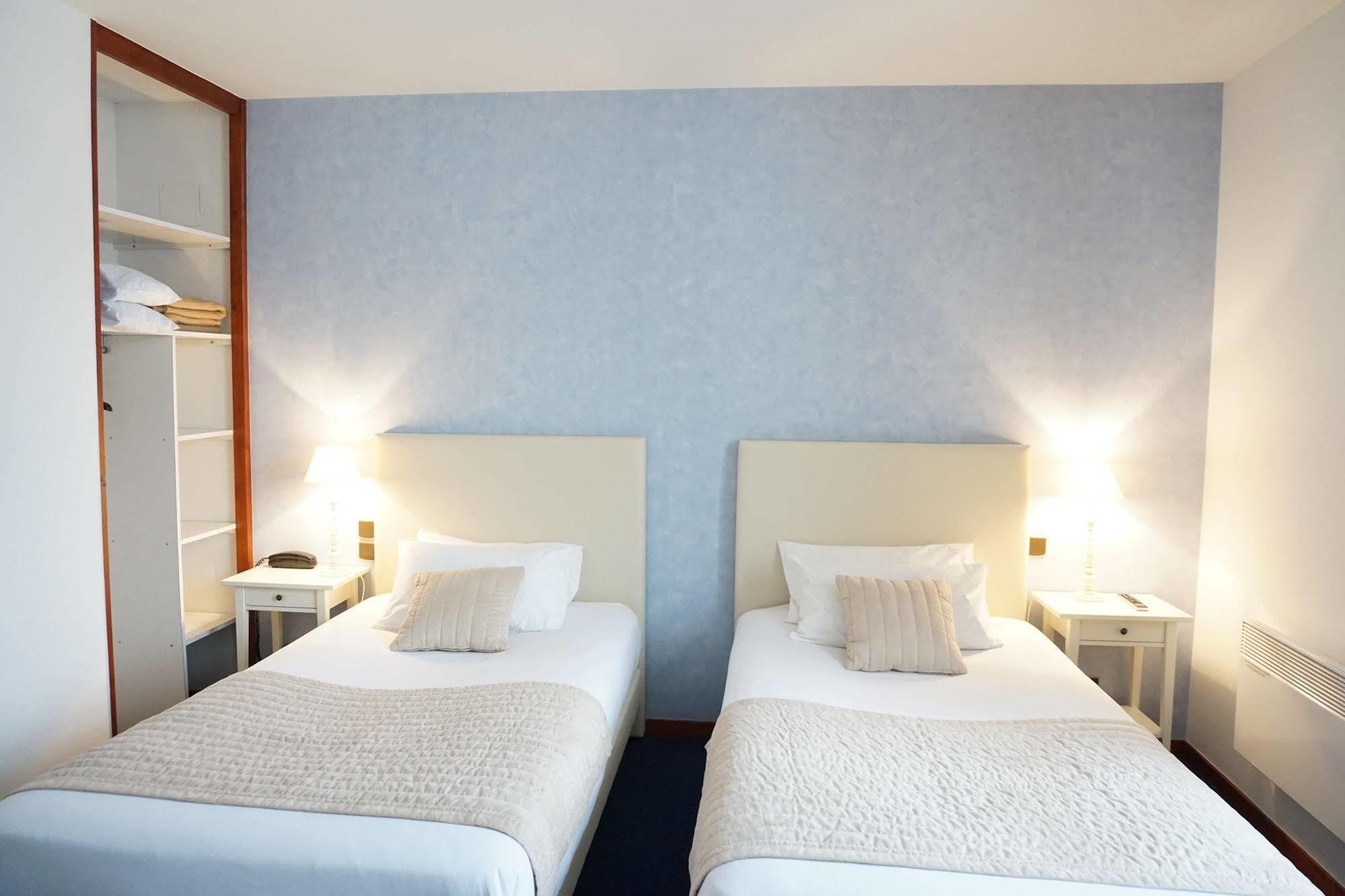 Logis Hotel Des Messageries أربويس المظهر الخارجي الصورة